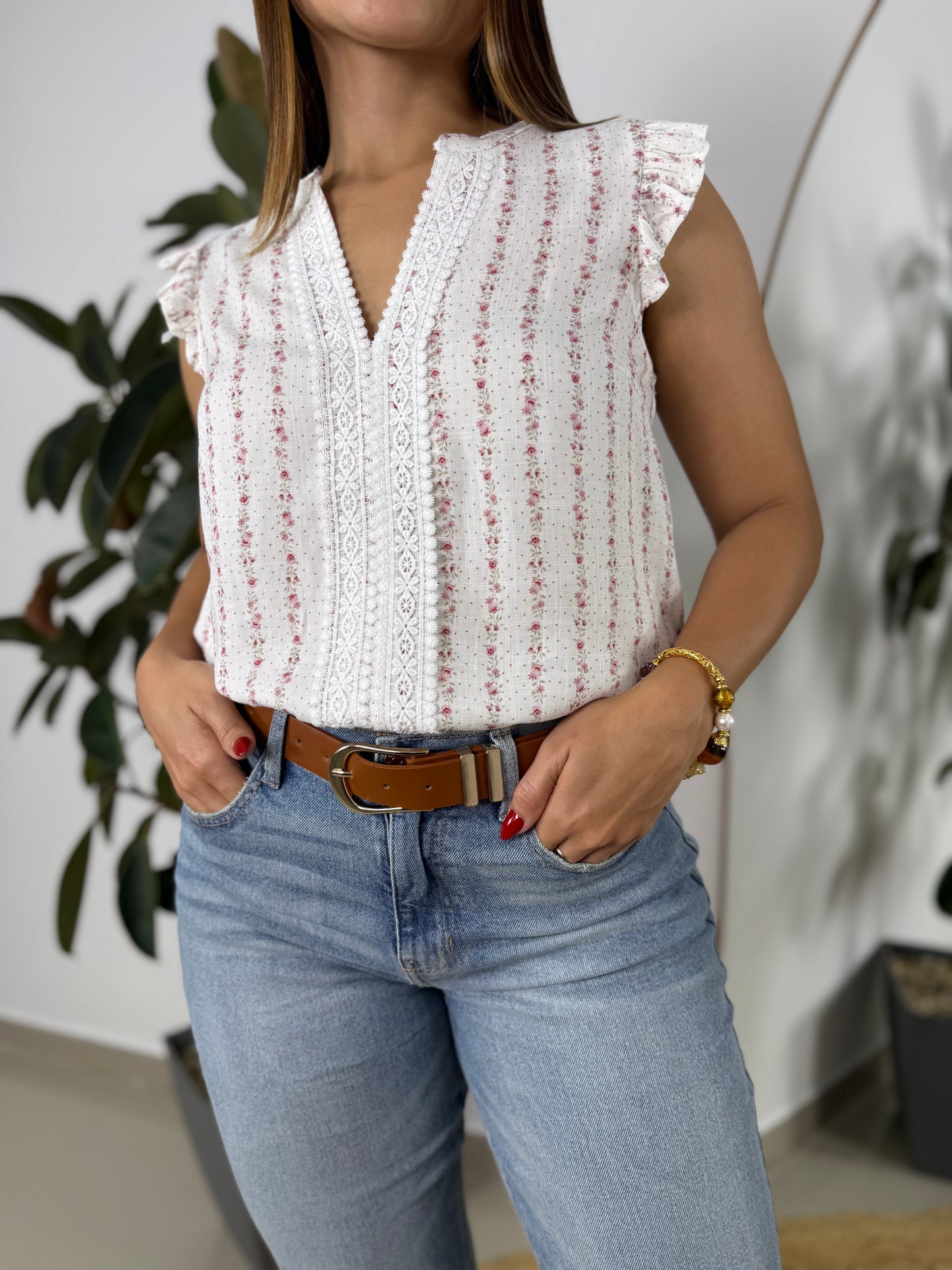 Blusa flores con detalle en librete