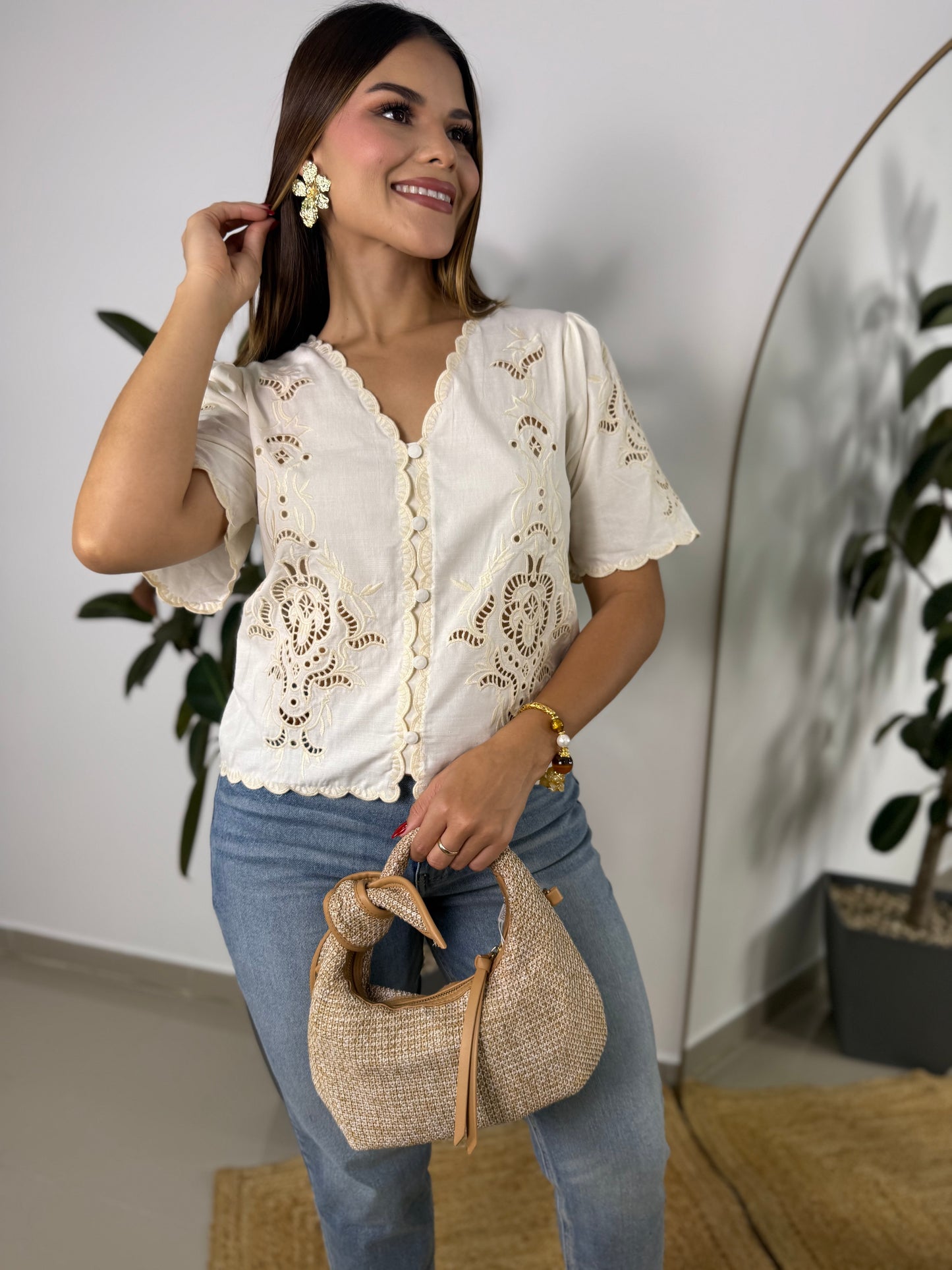 Blusa con detalles bordados